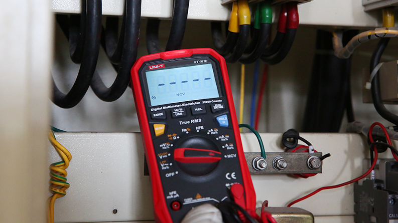 Digitālais multimetrs, 1000V DC/AC, 20A DC/AC, 60M?; 60mF; 10MHz; -40°C~1000°C; automātiskais diapazons, UNI-T